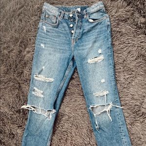 H&M high wasted, ripped mom jeans!